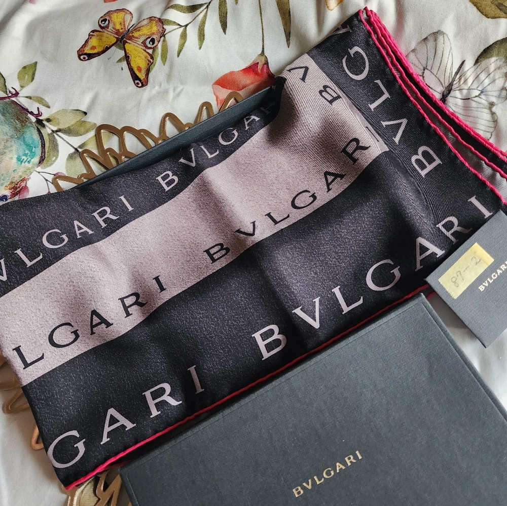 SOLD AUTHENTIC BVLGARI Scarf - Picture 5 of 12